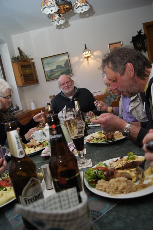 ホテル Gaestehaus Stadtschaenke Liebstadt エクステリア 写真